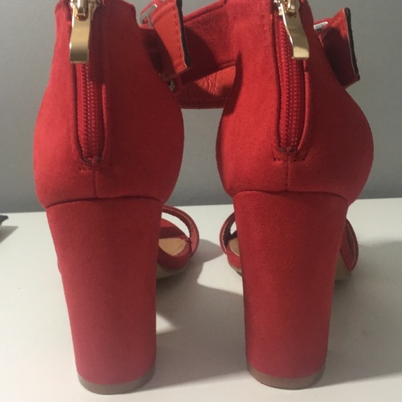 Red heels - Picture 3 of 3